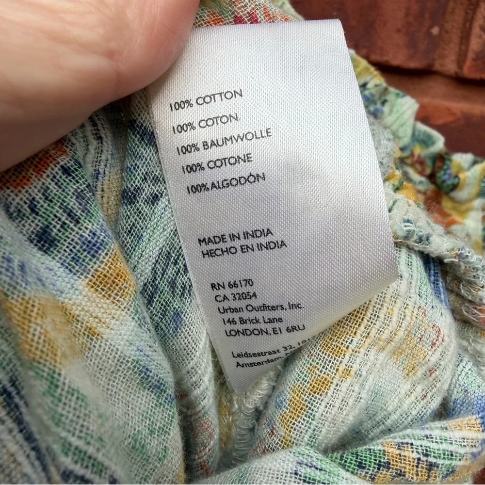 Anthropologie Twist Crop Top Smocked
Floral Printed Wrap Blouse 2pc cotton - Picture 7 of 7
